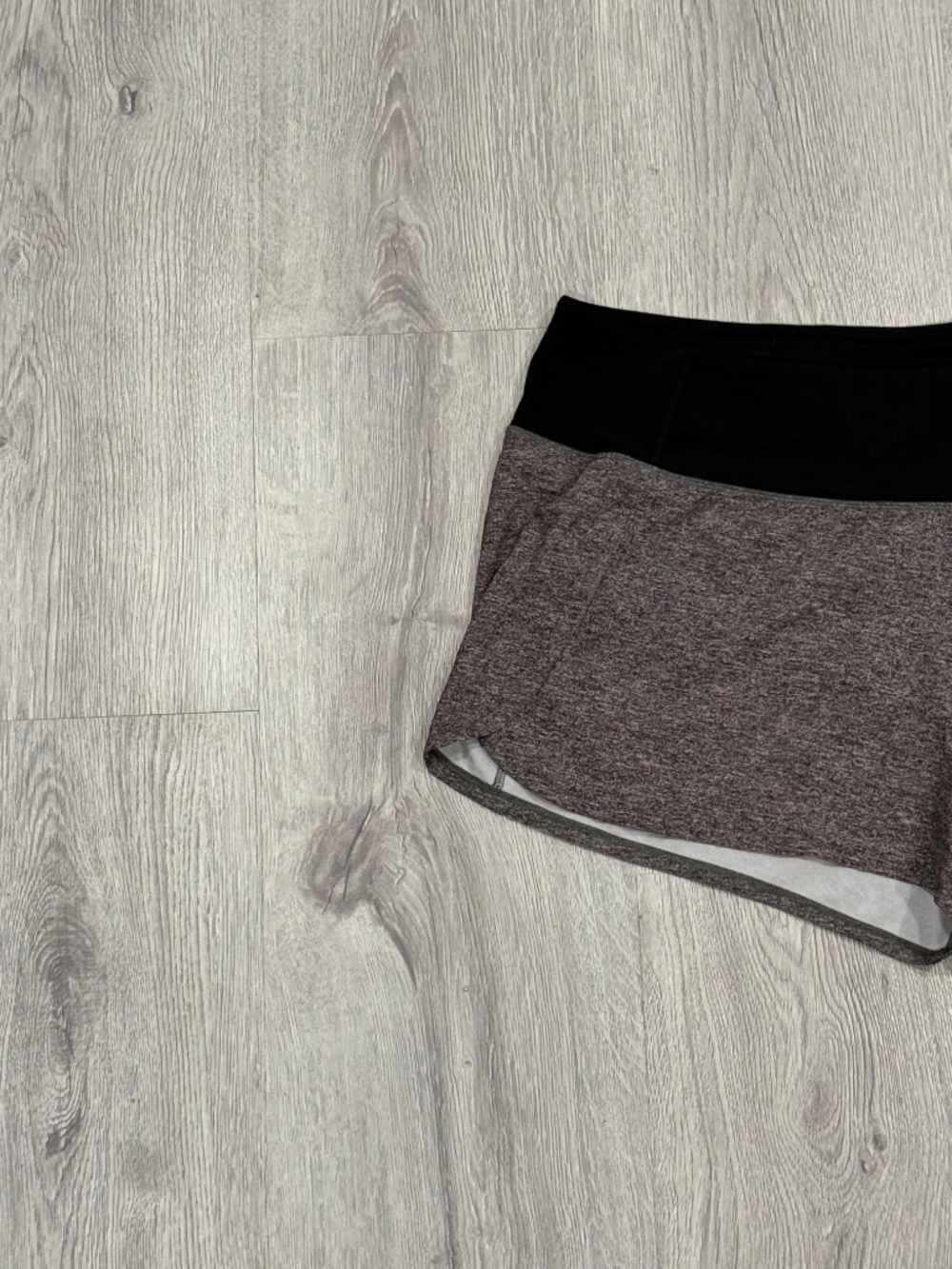 lululemon Speed Up Low-Rise Lined Short - Heathered Black / Black - Size 10 - Picture 5 of 9